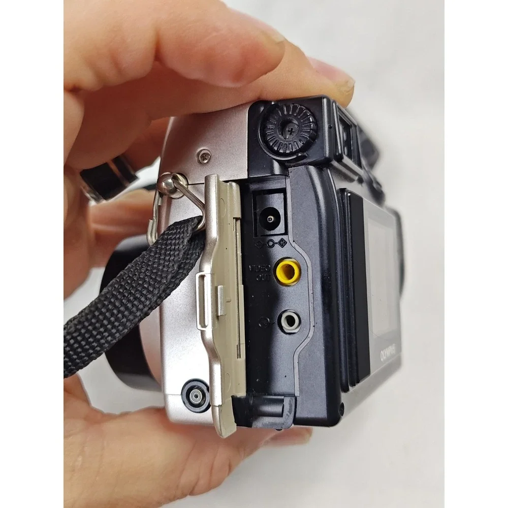 Olympus Camedia C-2020 Z Digital Camera 2.1MP Vintage Y2K CCD Digicam & Bag